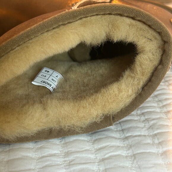 Cosy Gold Leather Boot - Picture 2 of 9